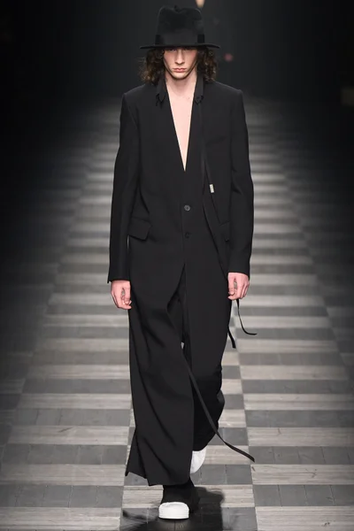 Look 3